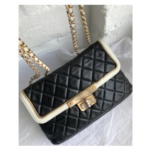 CHANEL flap bag - Picture 14 of 16